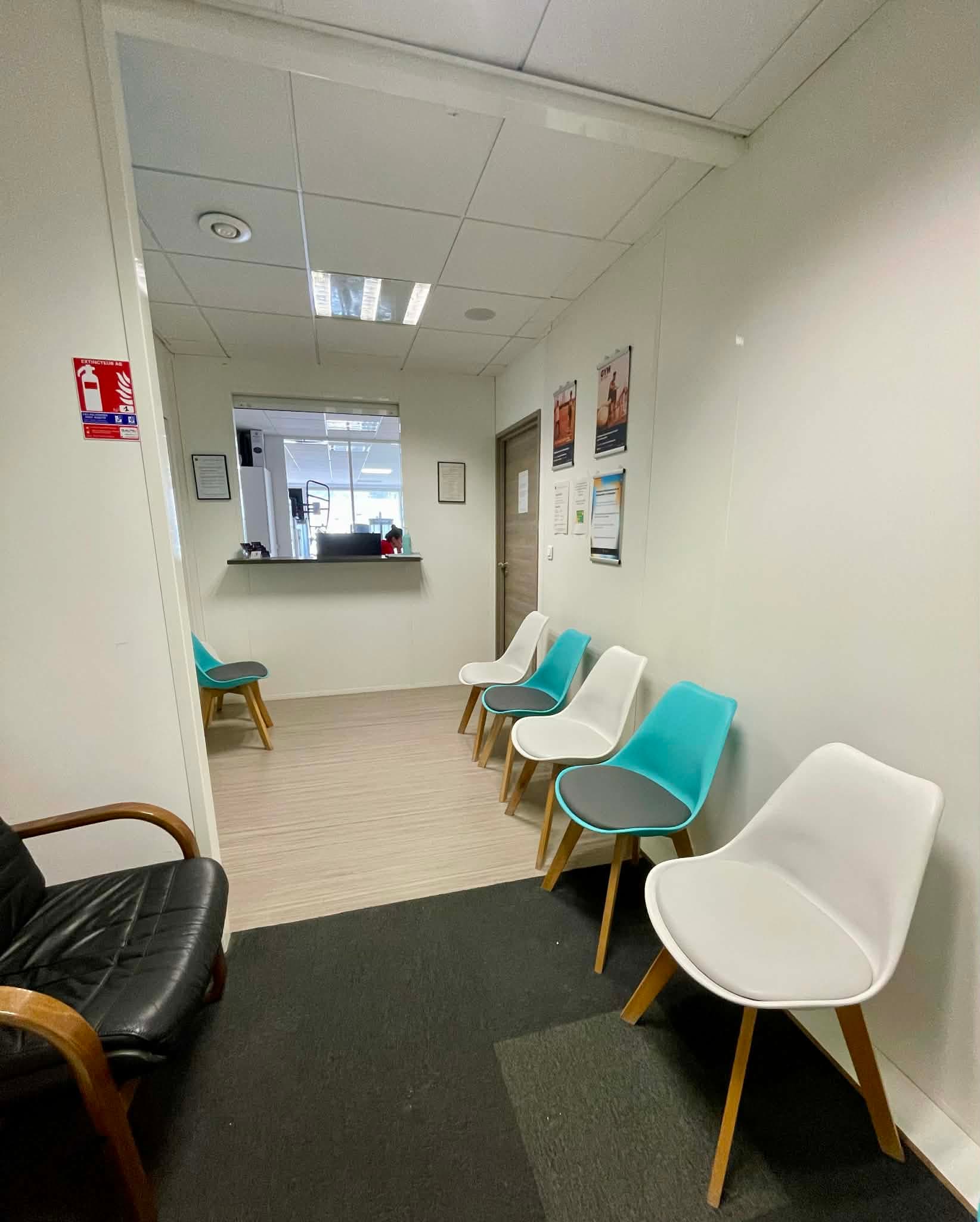 Salle d'attente et accueil du cabinet des Milles